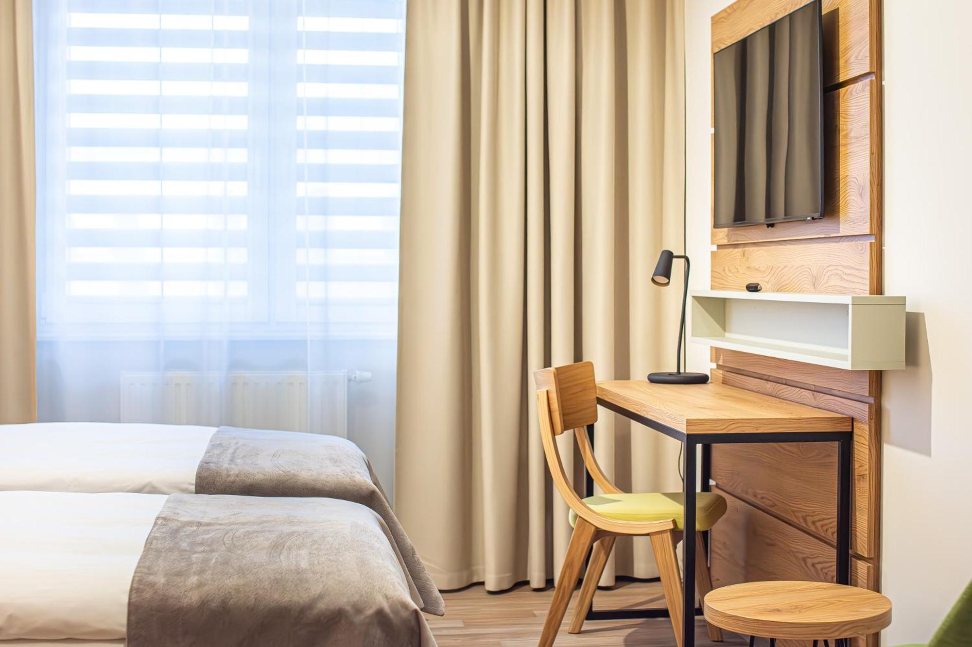 Novy Hotel Zielona Góra Exteriör bild