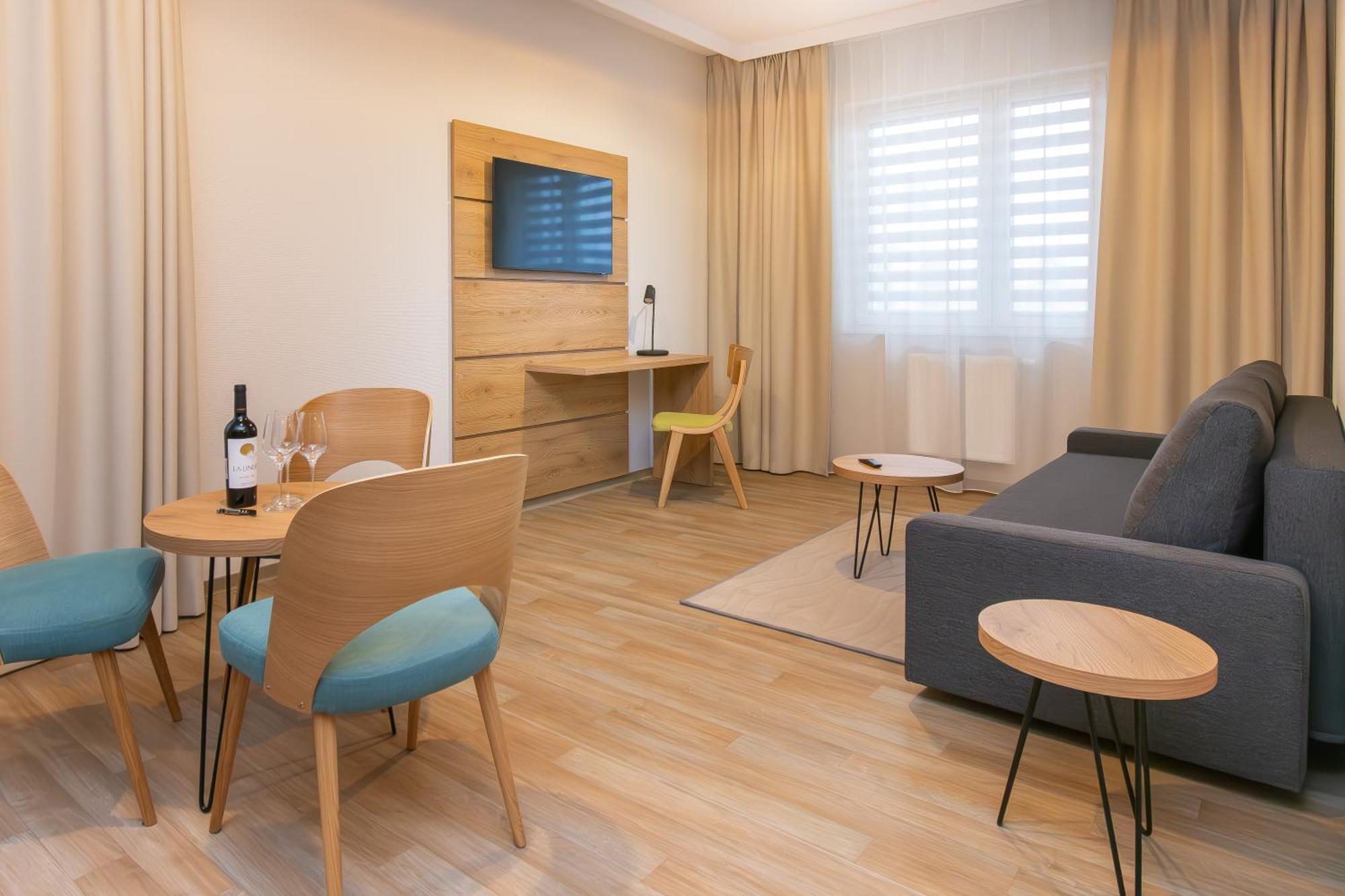 Novy Hotel Zielona Góra Exteriör bild