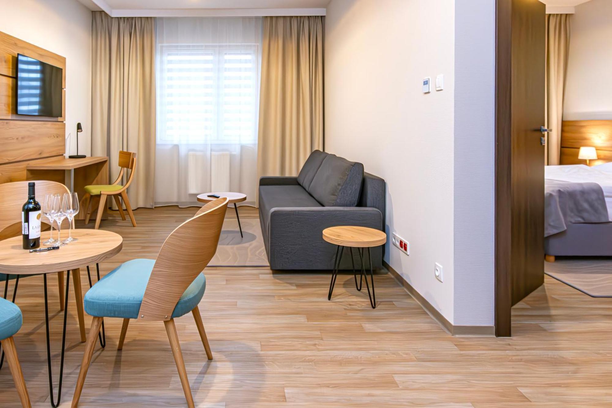 Novy Hotel Zielona Góra Exteriör bild