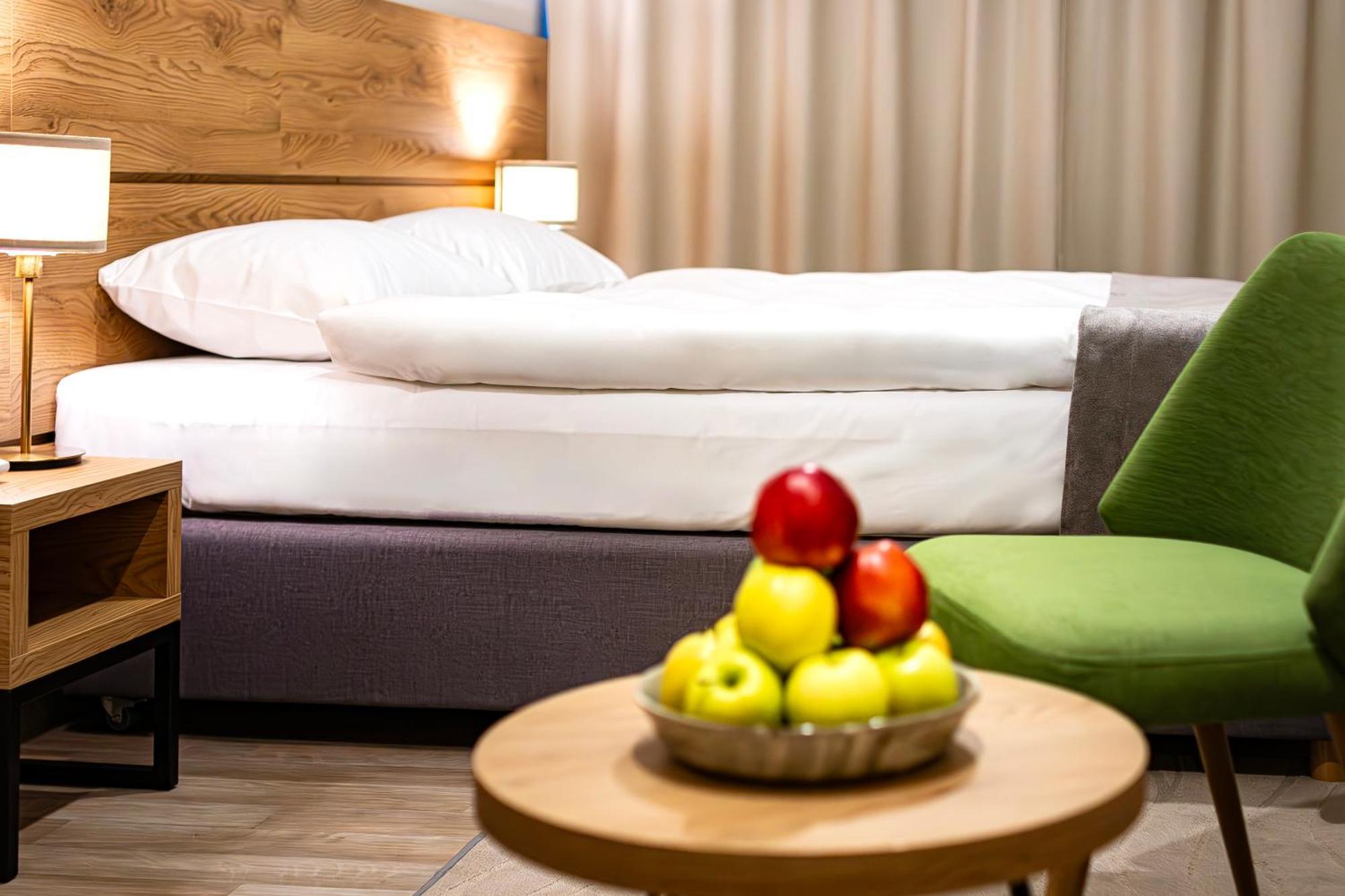 Novy Hotel Zielona Góra Exteriör bild