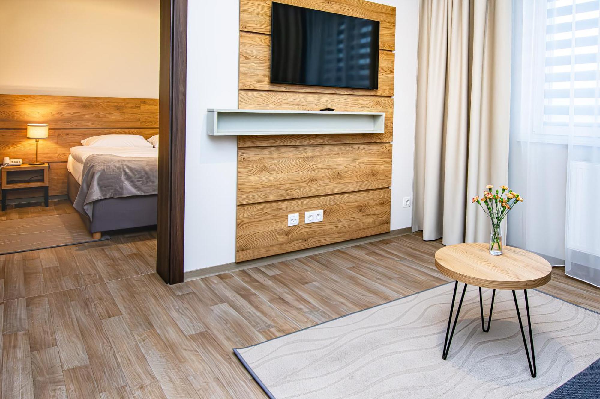 Novy Hotel Zielona Góra Exteriör bild