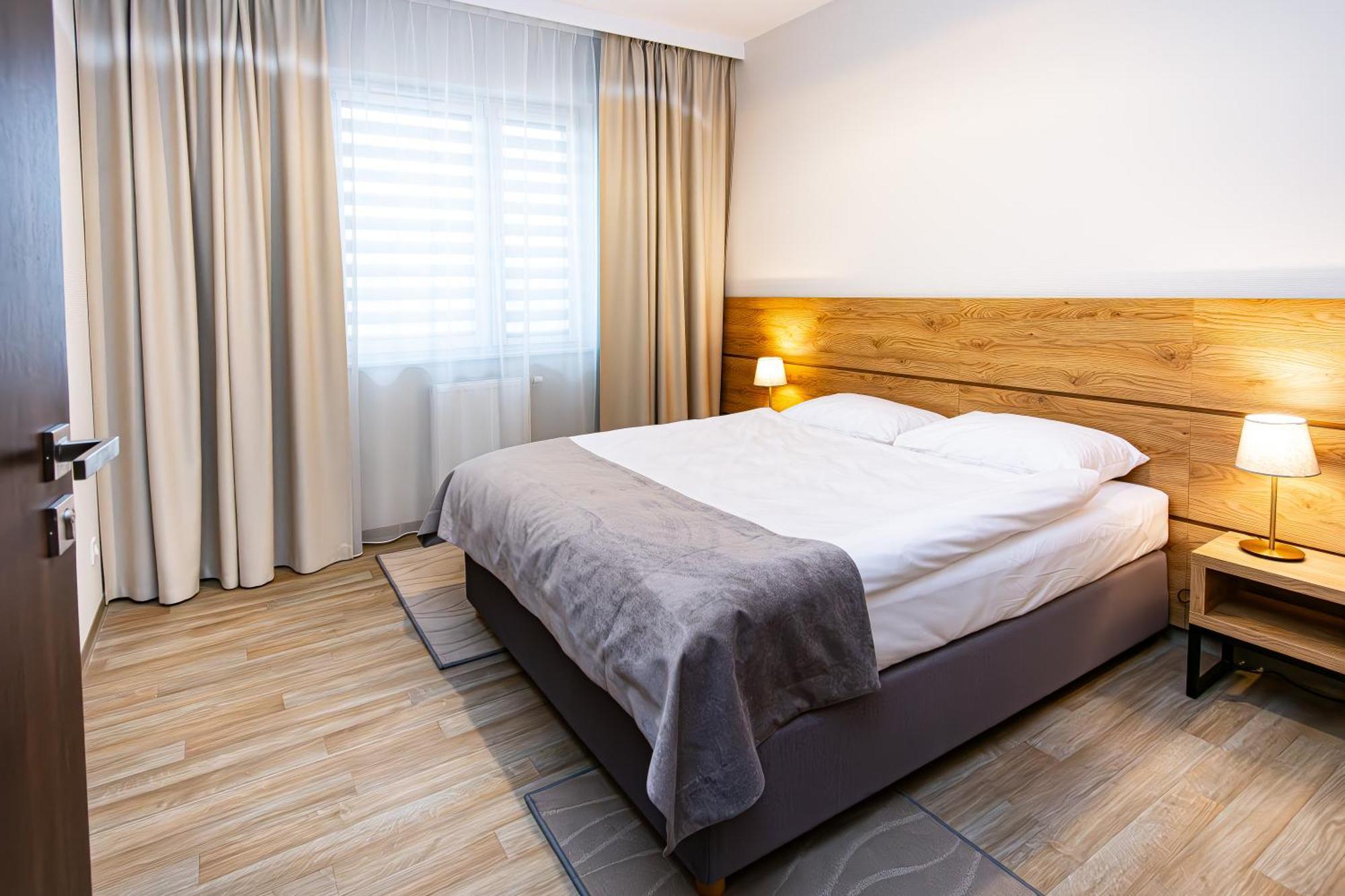 Novy Hotel Zielona Góra Exteriör bild