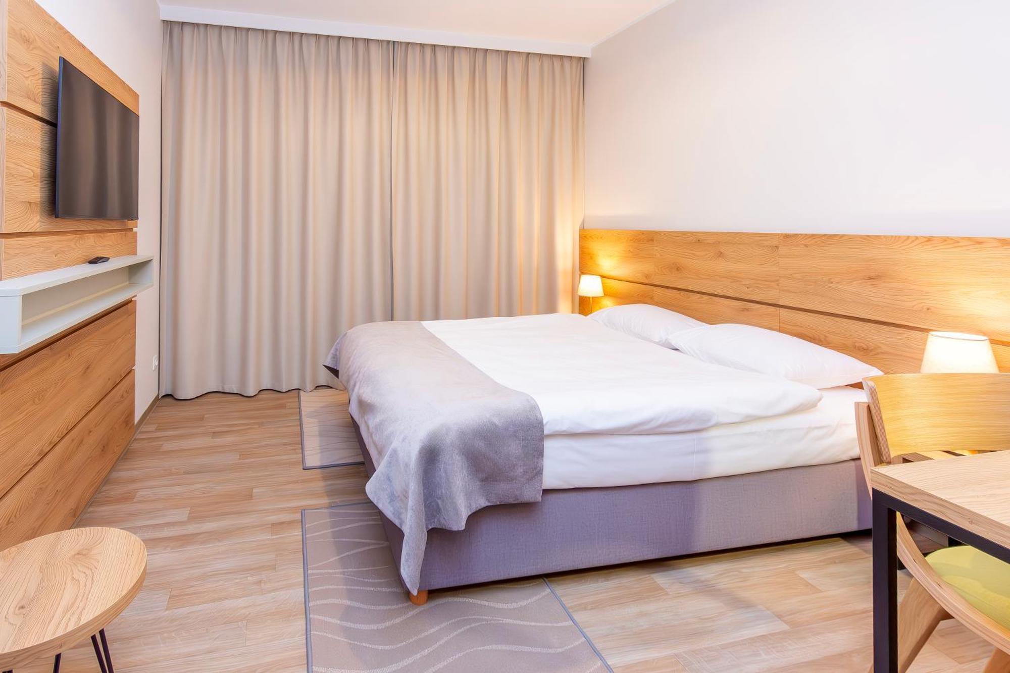Novy Hotel Zielona Góra Exteriör bild